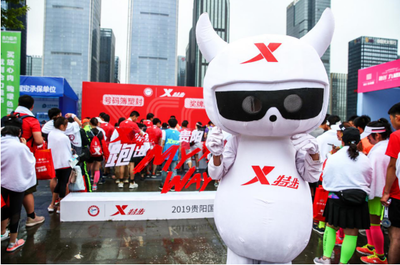 雨戰(zhàn)貴陽國際馬拉松 特步助力楊定宏、史立瑩斬獲國內男女冠軍